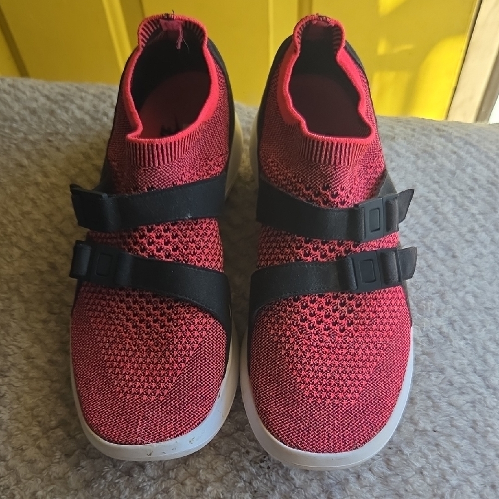 Nike AIR SOCK RACER Flyknit. Ladies Size 8.5